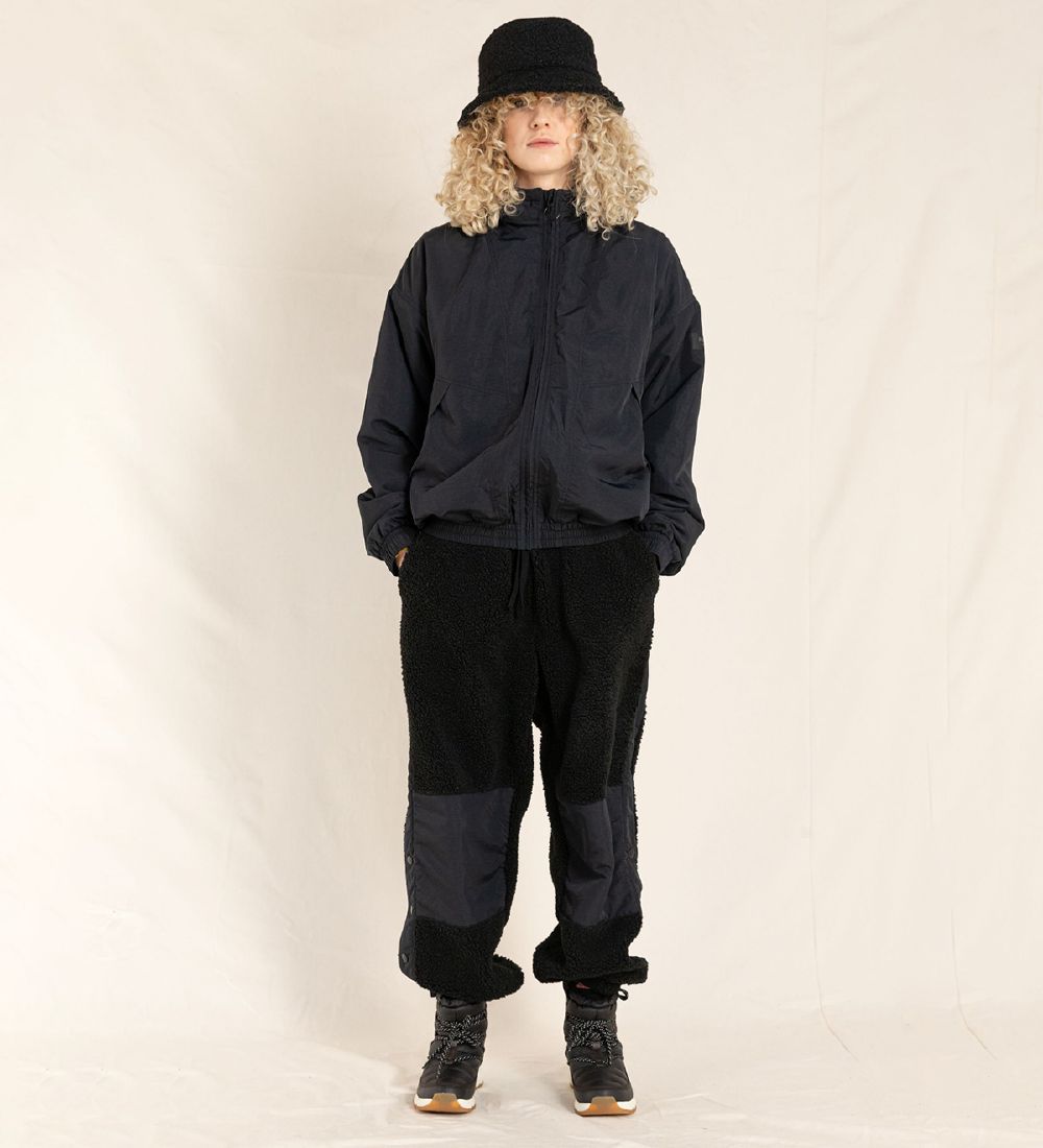 Finger In The Nose Fleece Pants - Connie - Absolute Black