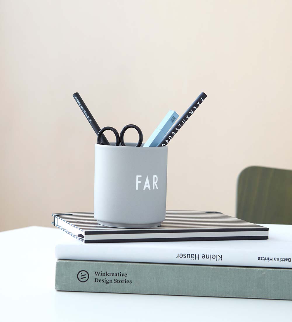 Design Letters Cup - Favourite - Father - Grey