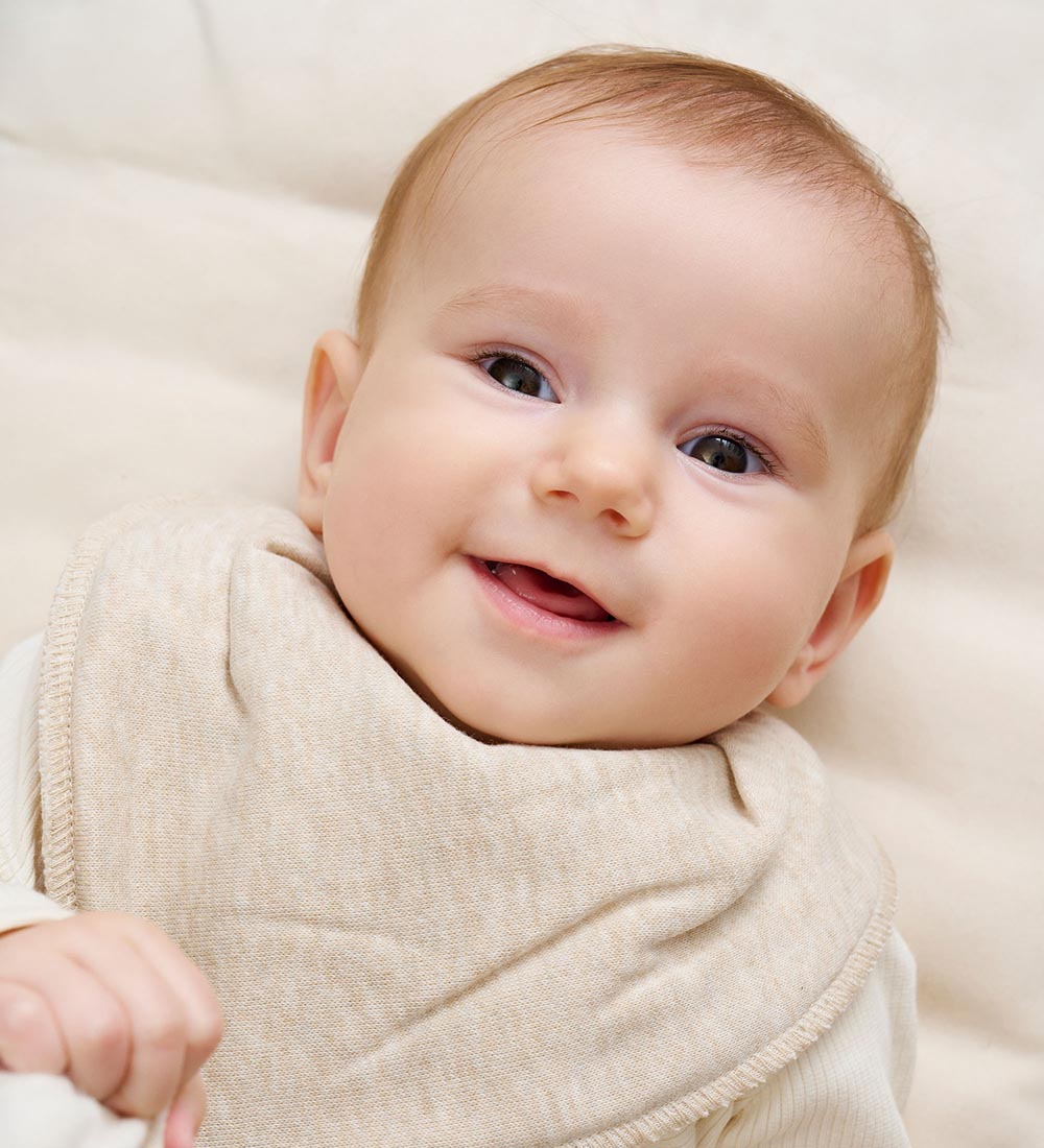 Pippi Baby Teething Bib - Pointy - Sandshell