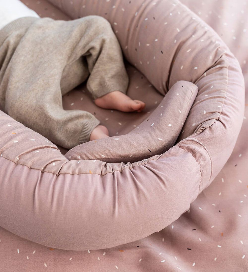 Done By Deer Baby nest - Cozy - Confetti Sand
