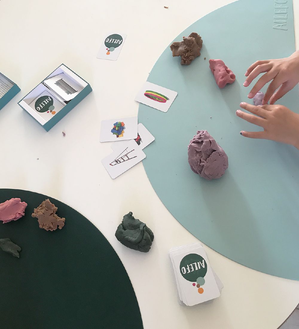 Ailefo Card Game - Shape and Guess