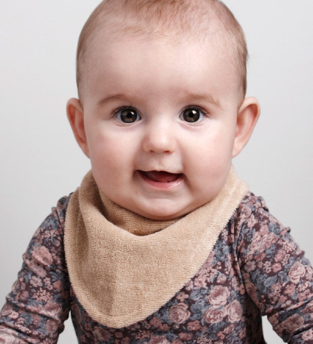 Pine Cone Teething Bib - Lui - Camel