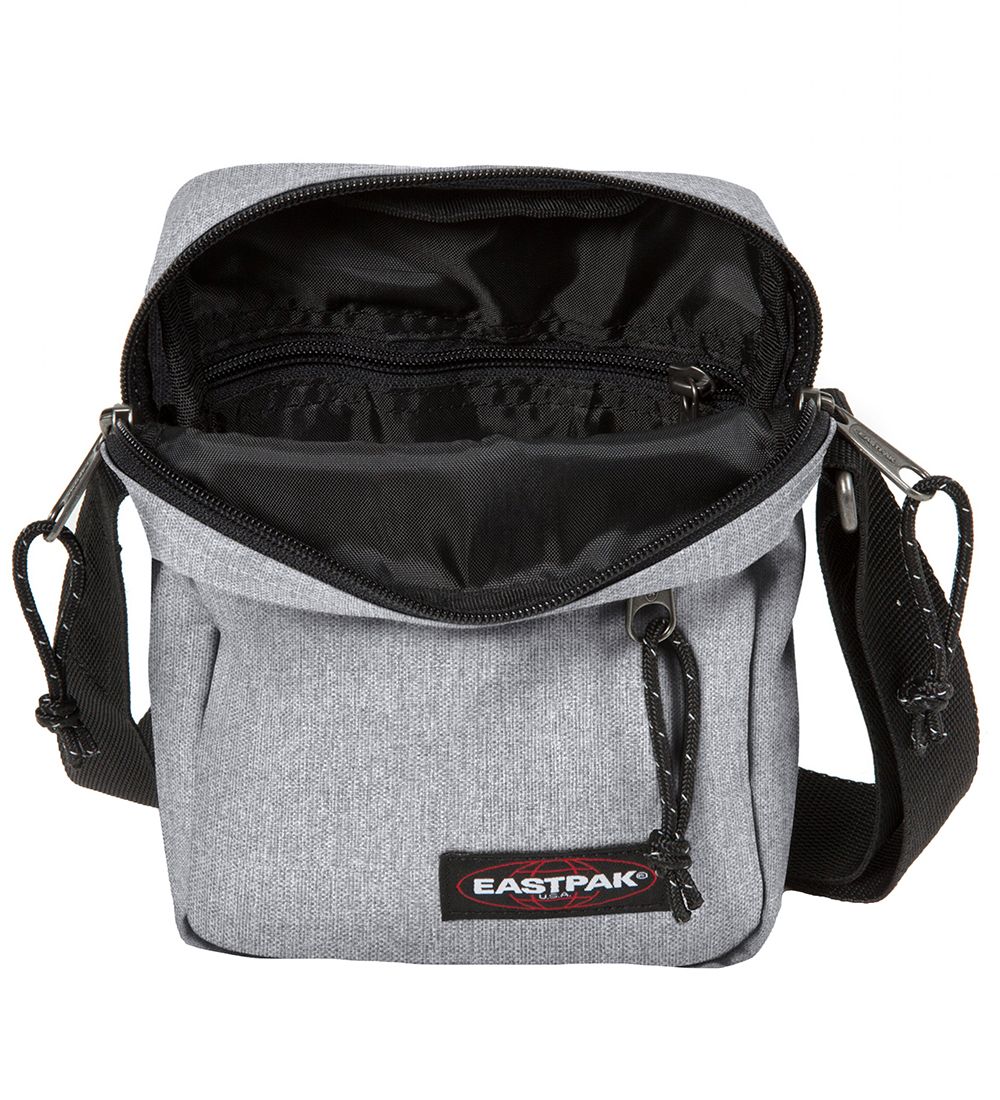 eastpak shoulder