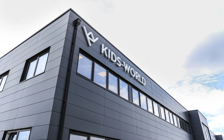 the facade of the webshop Kids-world
